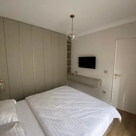 Opera Apartment *